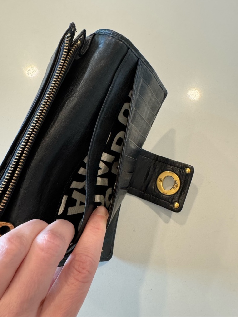 Marc by Marc Jacobs Turnlock Black Leather Wallet - Picture 6 of 12